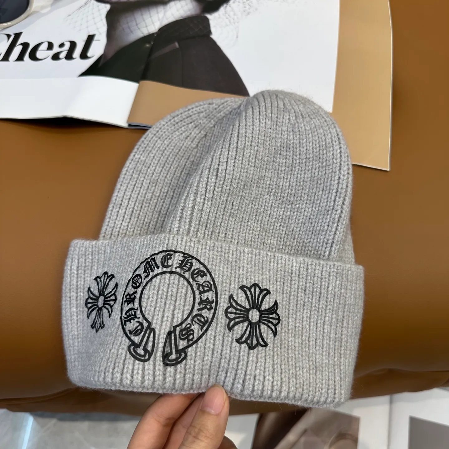 P50 🤍Chrome hearts new autumn and winter cross knitted hat🧶 One of the must-have hats in autumn and winter~ It really looks good on whoever wears it~, it is also a perfect match in black and white and gray in autumn~